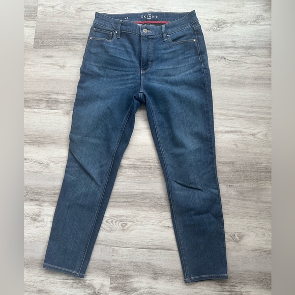 White House Black Market Denim - White House Black Market Women’s Skinny Crop Blue Jeans size 4